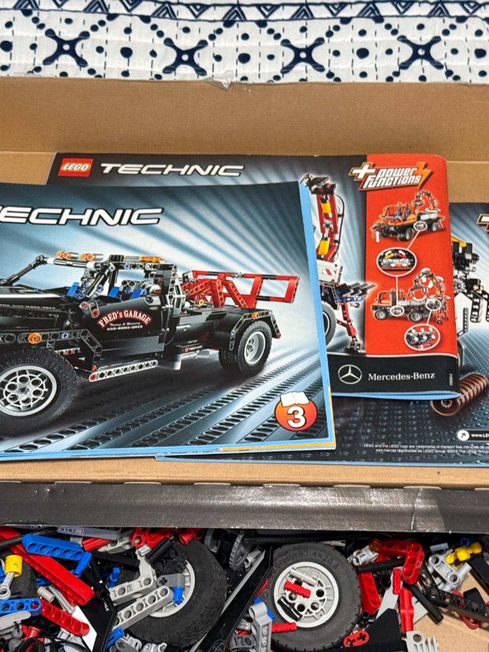 LEGO Technic Pick-Up Tow Truck (Set 9395) and Power Functions Motor (Set 8293) - Picture 6 of 11
